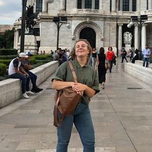 Meet your Posher, Becky